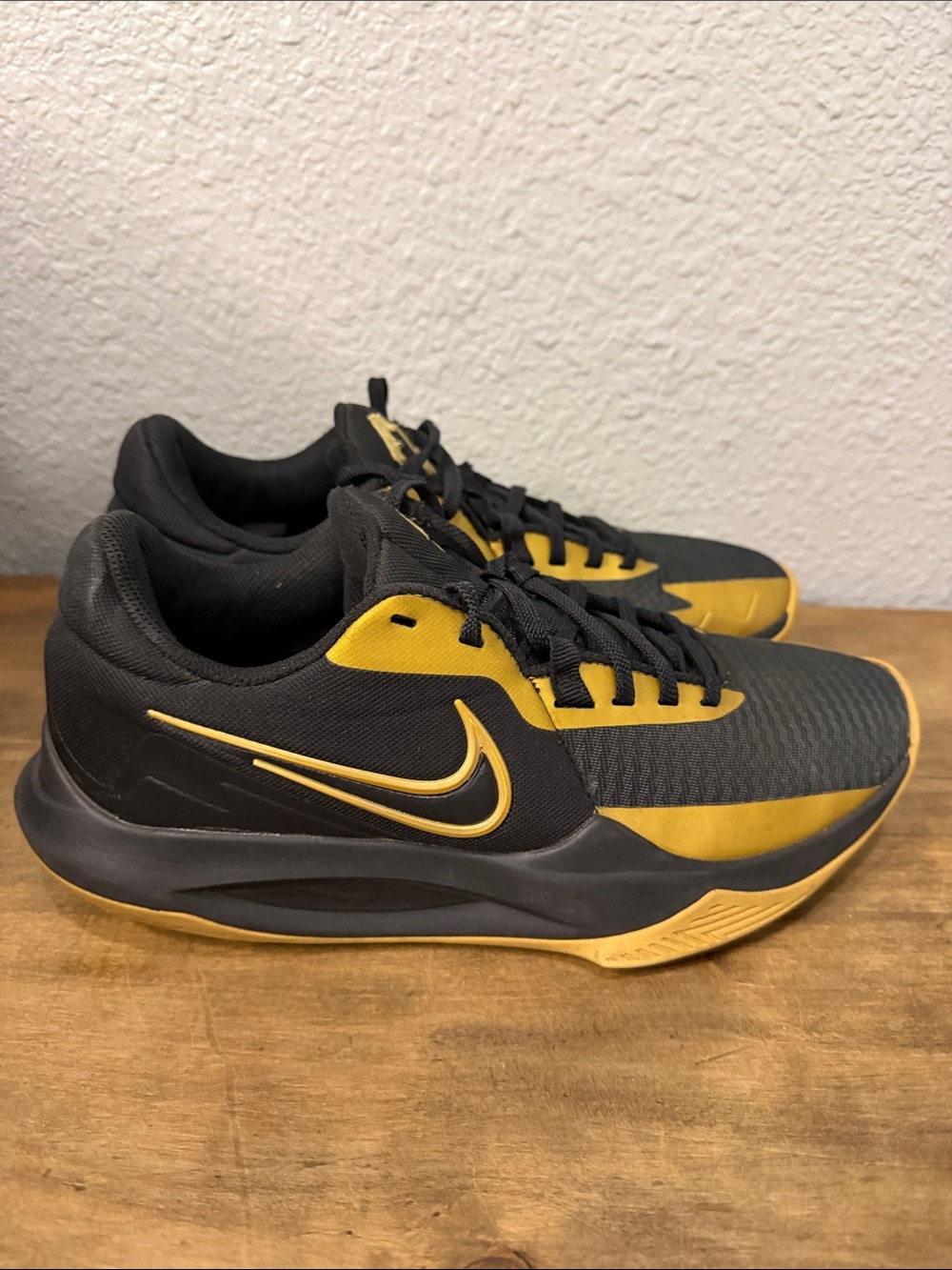 Nike Men’s Black & Yellow Training Sneakers size Men’s 8 women’s 10 EU 41